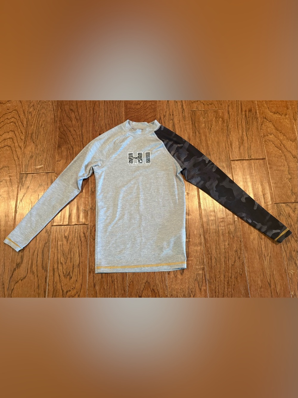 Quiksilver Hawaii Bug Island Rash Guard UPF 50 Long Sleeve Surf Swim Shirt Boys